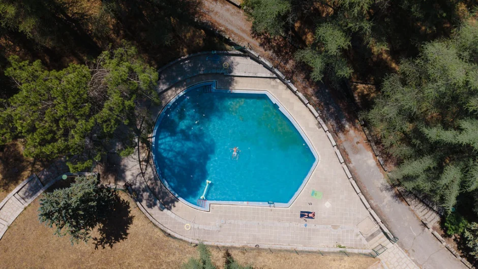 Vista aérea de la piscina del centro